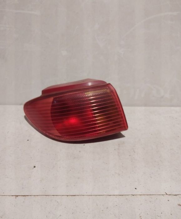 Mazda 2 DY lewa tylna lampa lewy tył w błotnik przedlift
