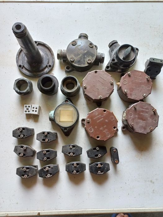 Gnazda puszki włączniki elektryczne PRL