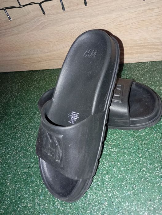 Sprzedaję klapki. H&M