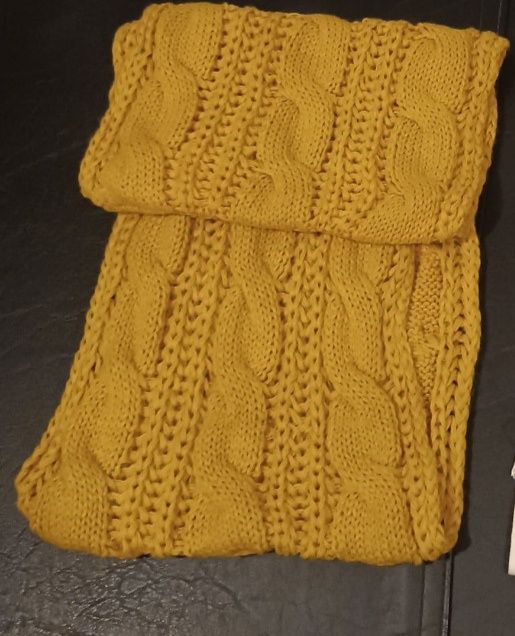 Szalik nowy delikatny materiał