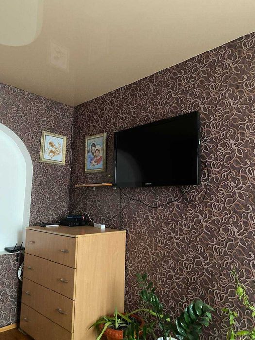 Продам половину будинку на Богунії, овремий двір! Без Комісії!