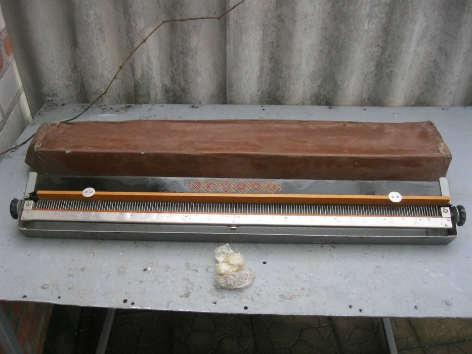 Продам вязальную машинку СССР