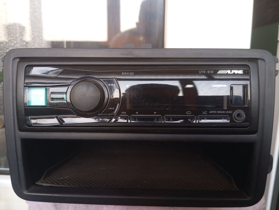 Alpine Ute -81 R c Bluetooth.