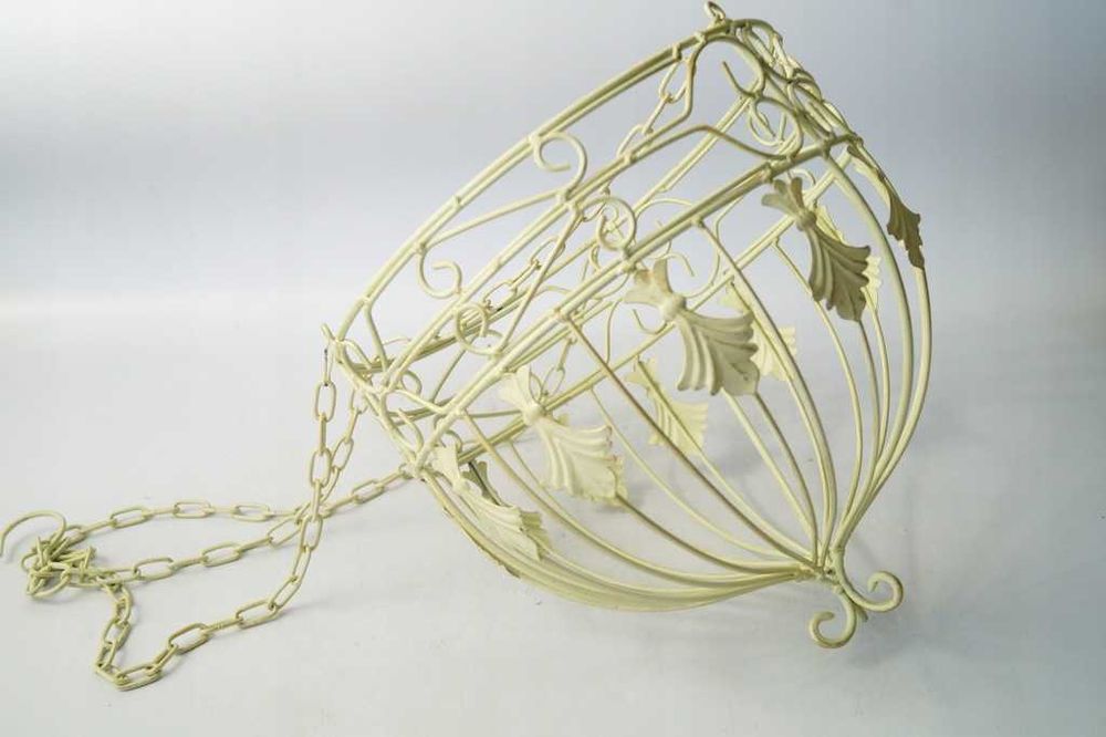 Wiszący kwietnik metalowy vintage metaloplastyka