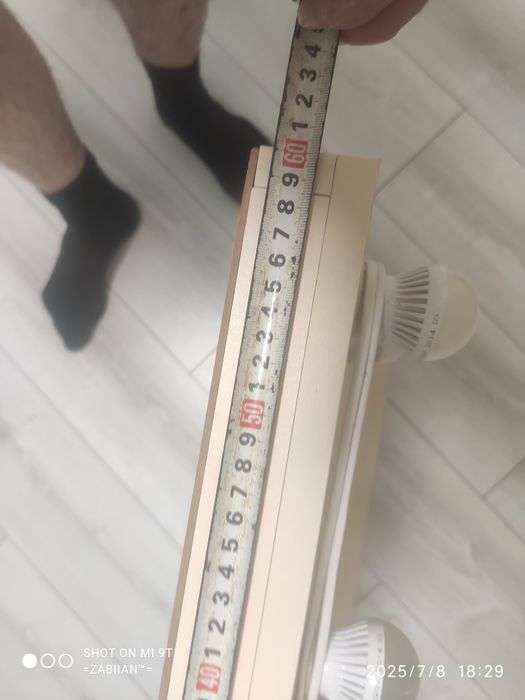 Макіяжне дзеркало з підвісною тумбою