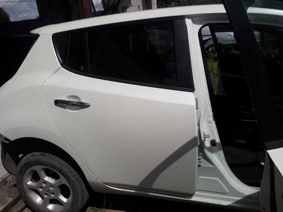 Двері Nissan Leaf задні ліві