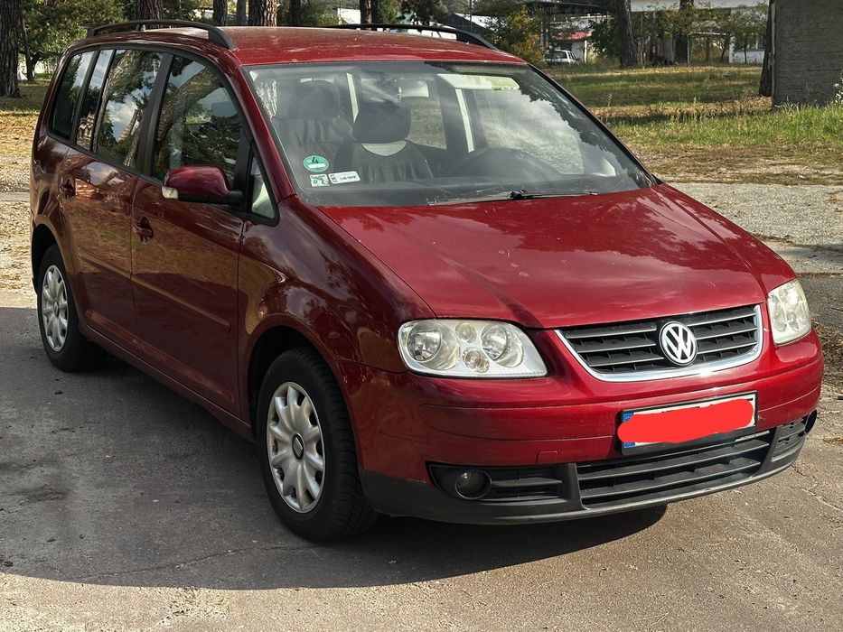 Свіжопригнаний VW TOURAN не розмитнений в Києві