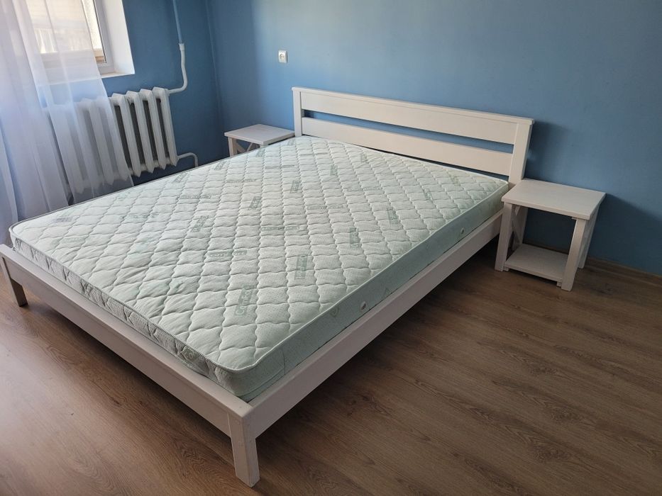 Ліжко двоспальне .матеріал дерево. Ліжко біле