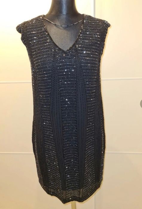 Czarna sukienka z koralikami