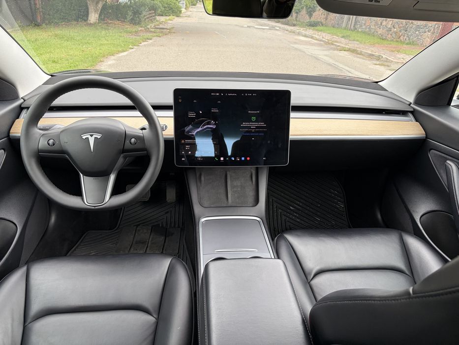Tesla Model 3  2021 рік