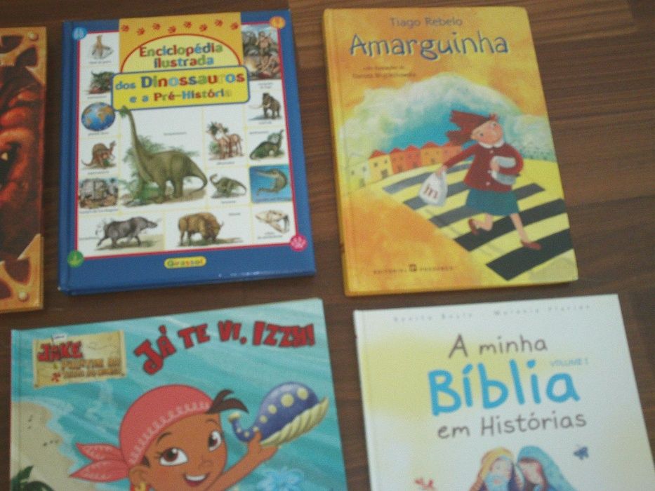 Vários livros em bom estado