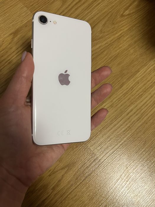 Продам iPhone Apple SE 64 ГБ