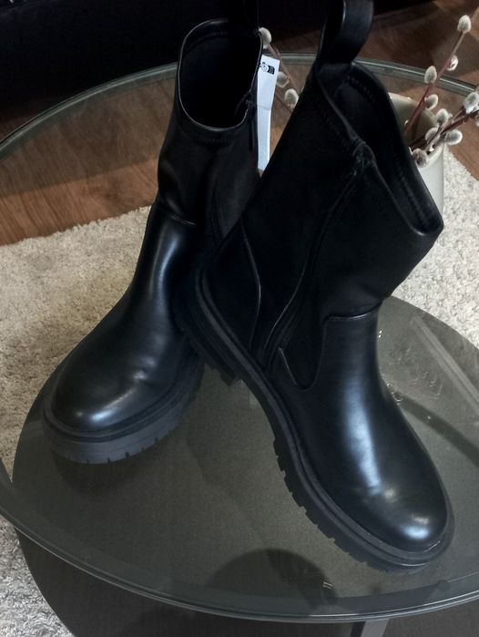 Черевики жіночі Pull&Bear.