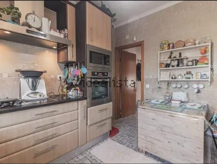 Lagoa de Albufeira. Moradia térrea com estrutura para o segundo andar.