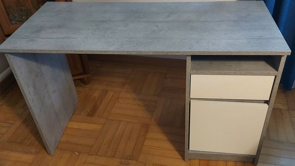 Biurko szare beton