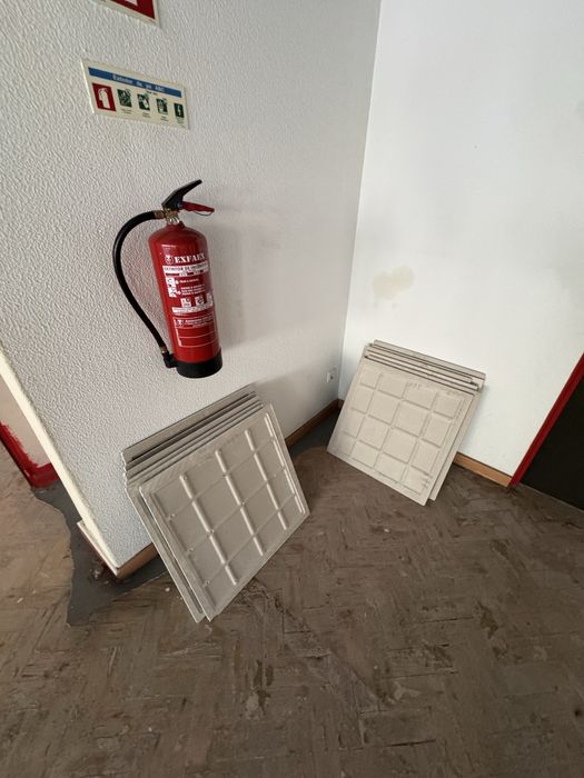 Ofereço teto falso  placas gesso + estrutura