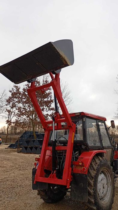 Na tuz podnośnik tur na tył ciągnika Zetor Ursus Dostawa