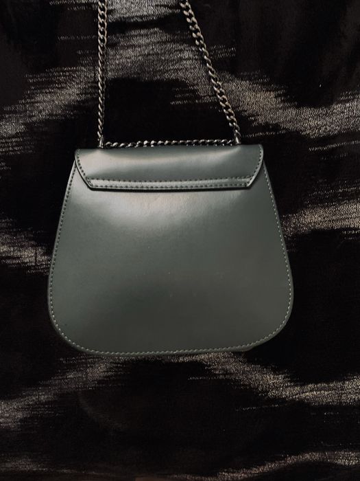 Skórzana torebka na lańcuszku