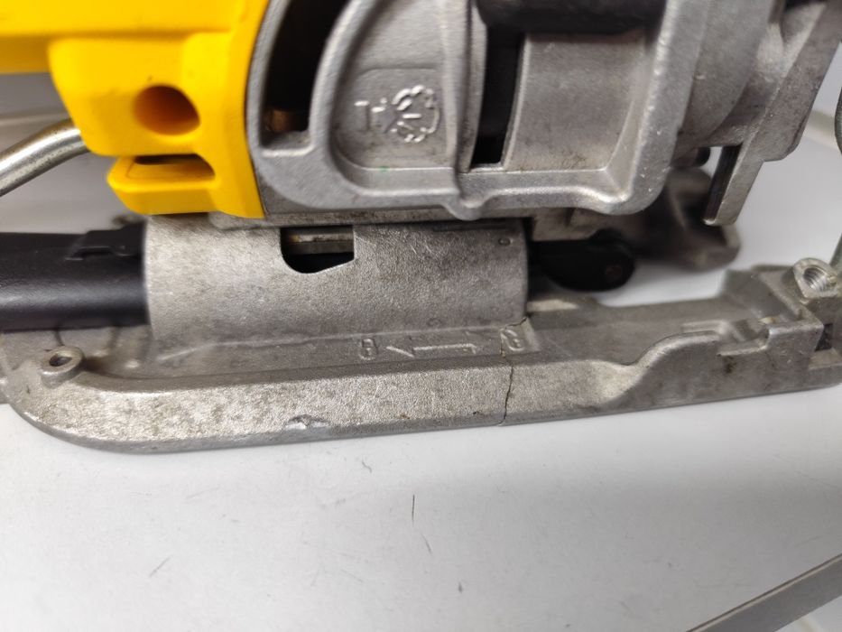 Вживаний DeWalt DCS 331 лобзик акумуляторний Деволт оригінал