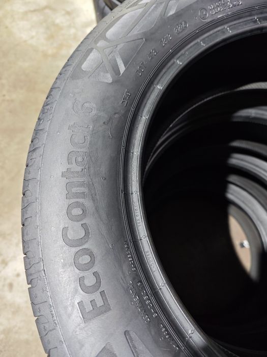 235/55/18 Continental