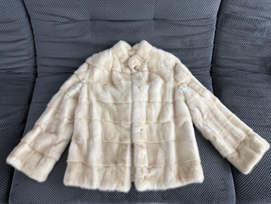 Норковый светлый полушубок.