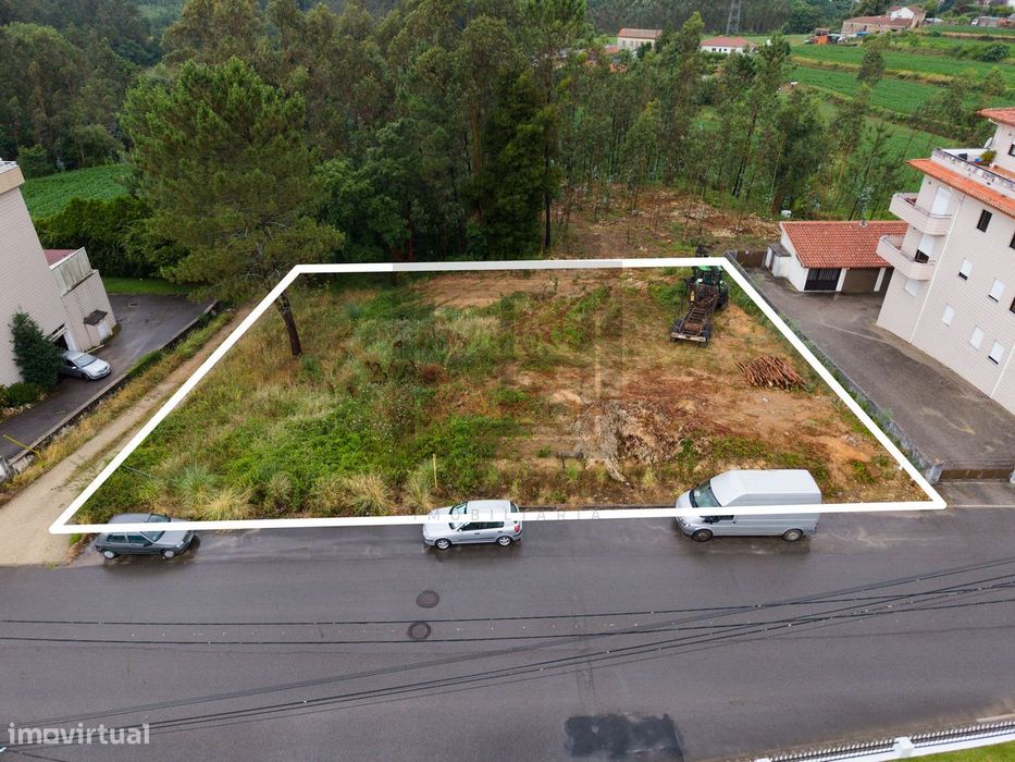 Terreno com arquitetura aprovada em Oliveira de Azeméis
