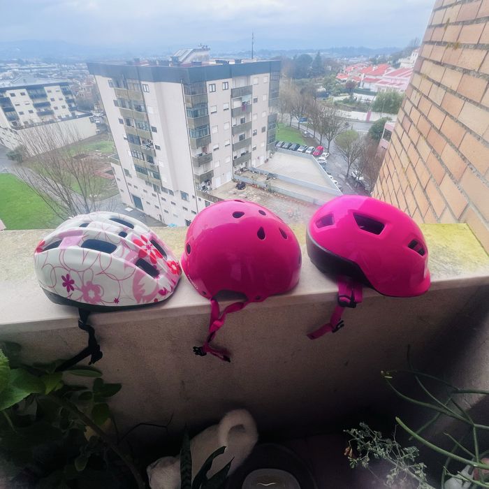 10€ cada!!! 2-Capacetes de menina .