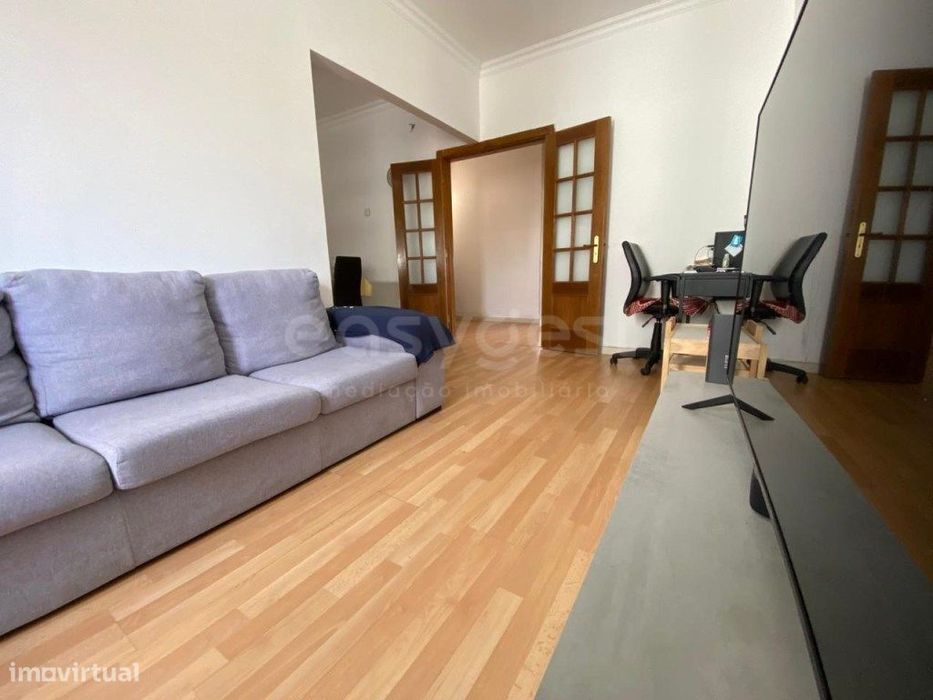 Apartamento central T2 na Moita em bom estado