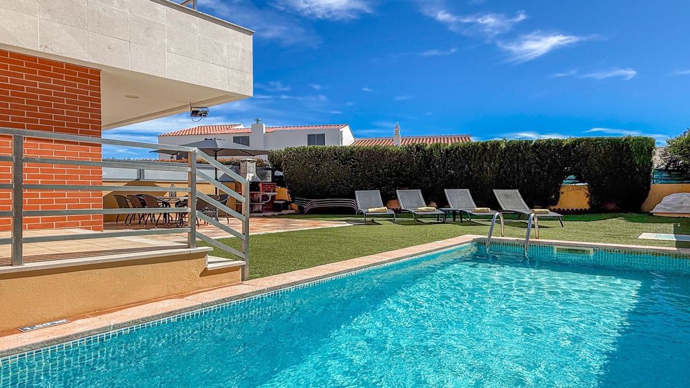 Moradia M4 c/ Piscina p/ Férias. Albufeira-Algarve.