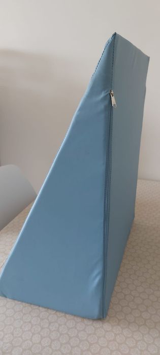 Almofada triangular para Pernas
