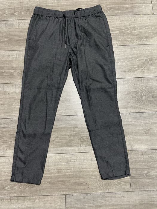 Штани slim-fit.            .