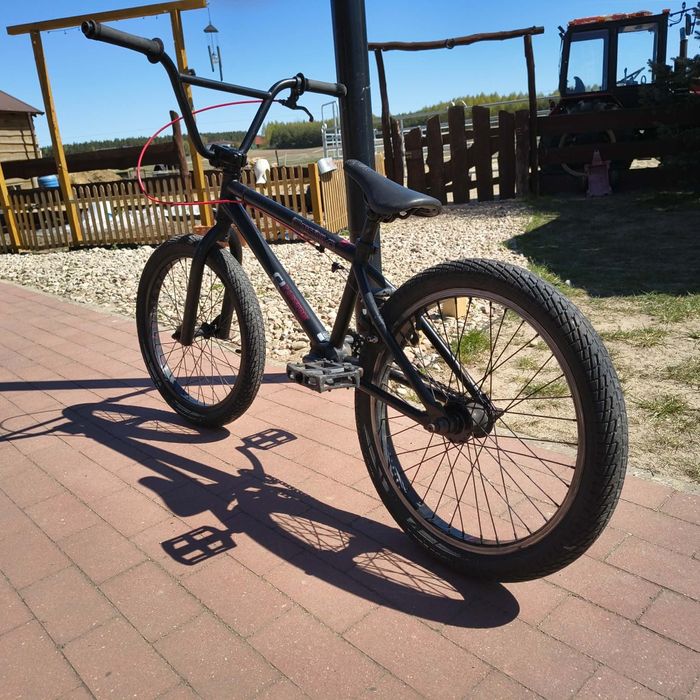 Sprzedam BMX Eastern Piston – stan dobry, gotowy do jazdy.