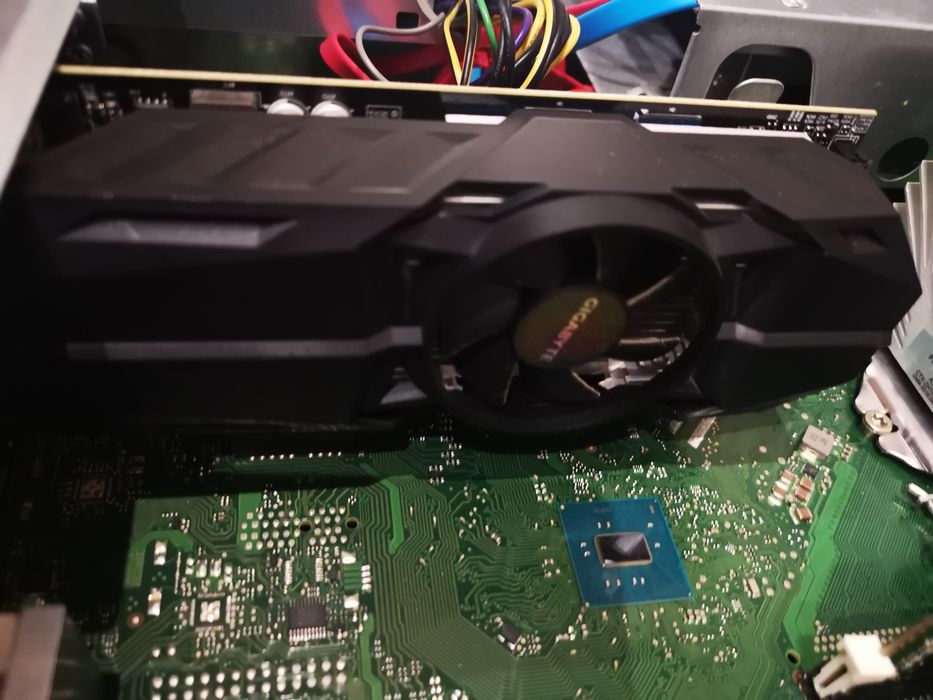 Fujitsu esprimo custom GeForce gtx1050ti 32gb ram i7