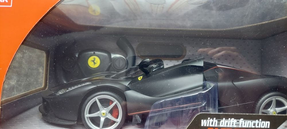 Samochód zdalnie sterowany Ferrari