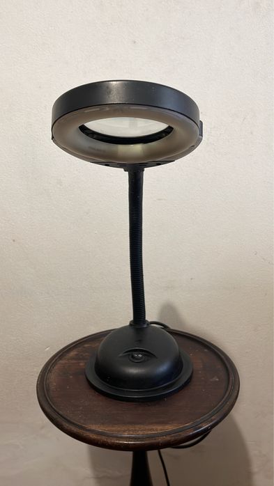 Luminaria de led com lupa aumento