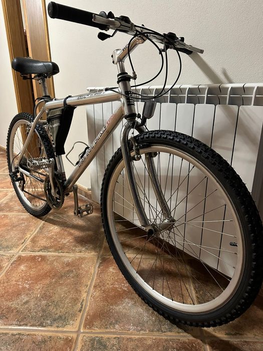 Bicicleta de alumínio
