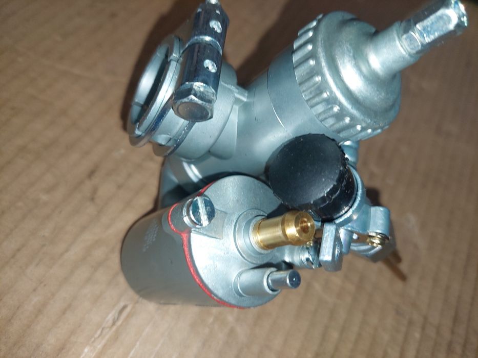 Zestaw nowy gaznik+kranik wsk 125 wfm