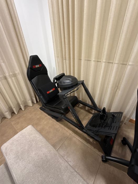 Next Level Racing F-GT com Thrustmaster T300