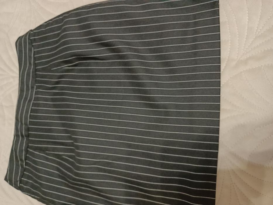 Czarna spódniczka w biały prążek H&M