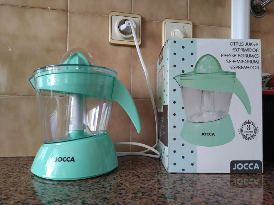 Espremedor de citrinos elétrico, da marca JOCCA. Casa quarto apartamen