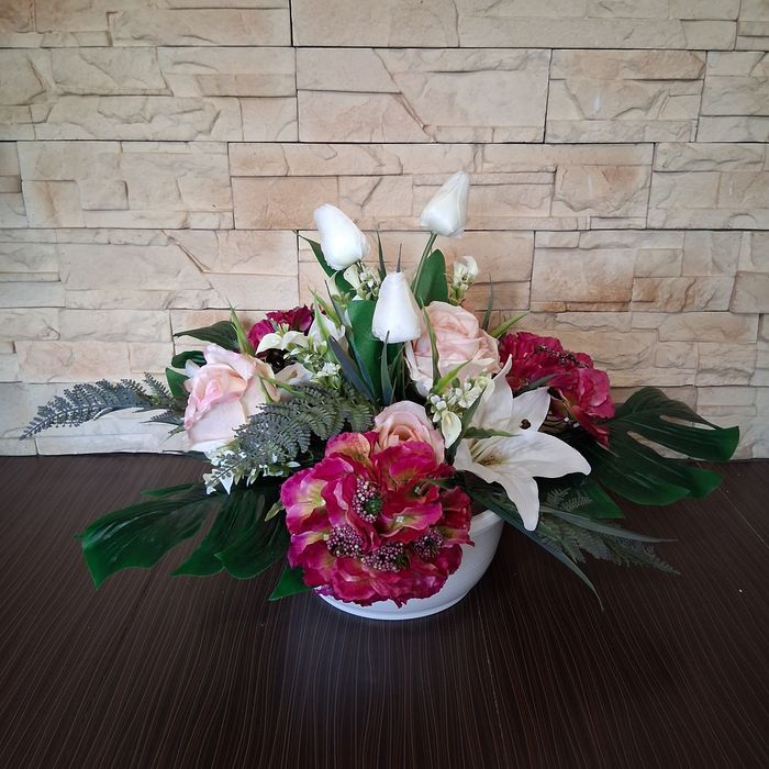 Kompozycja kwiatowa stroik okolicznościowy nagrobek