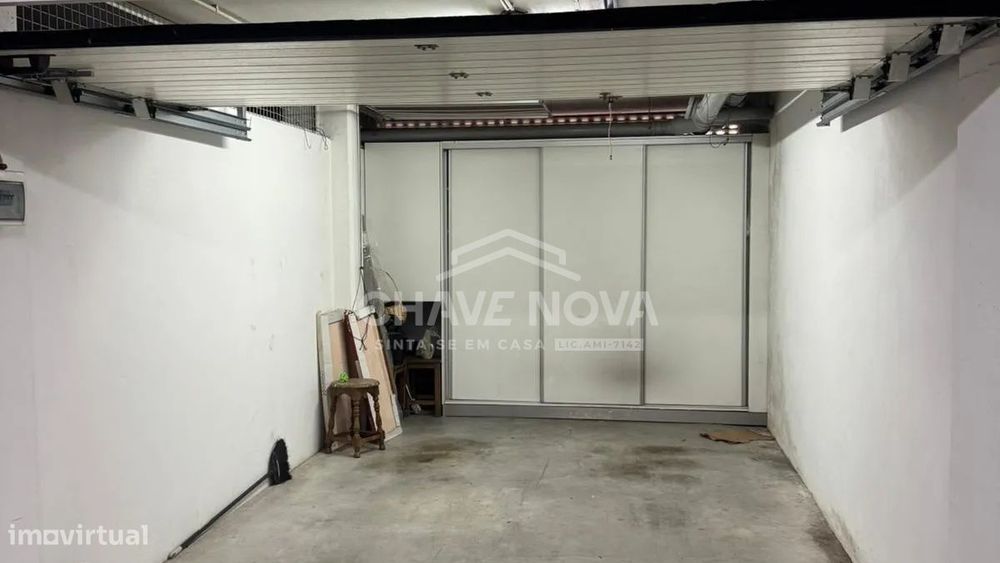APARTAMENTO T2 | CANIDELO | 103 M² | VARANDA 5,60 M² | BOX 17,50 M² |