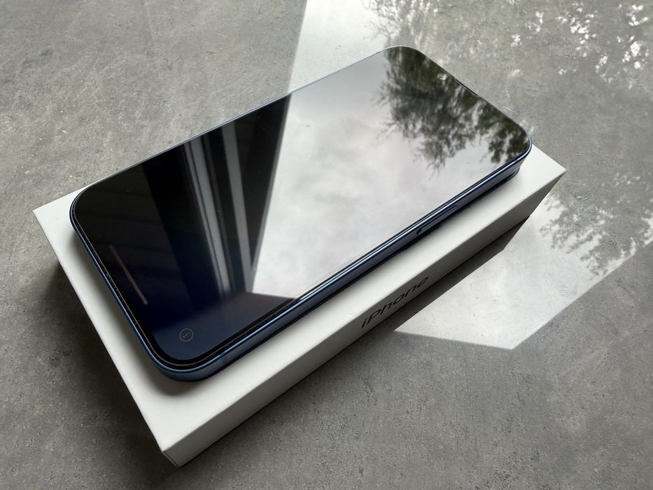 Apple iphone 13 256GB niebieski komplet + obudowy
