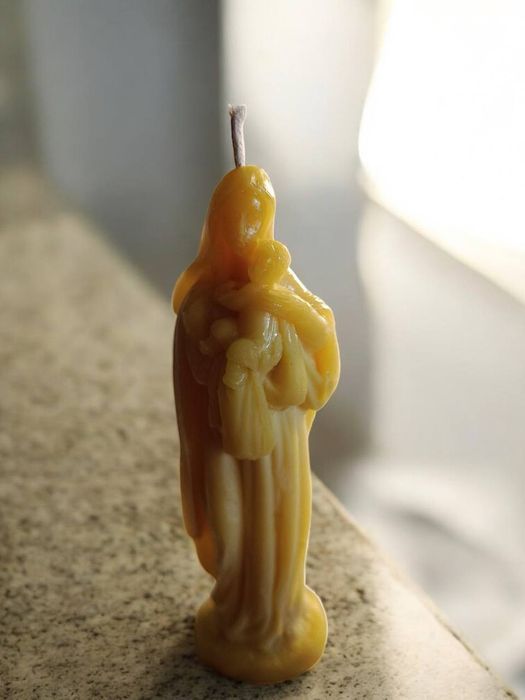 Воскова свічка "Діва Марія з Ісусом".