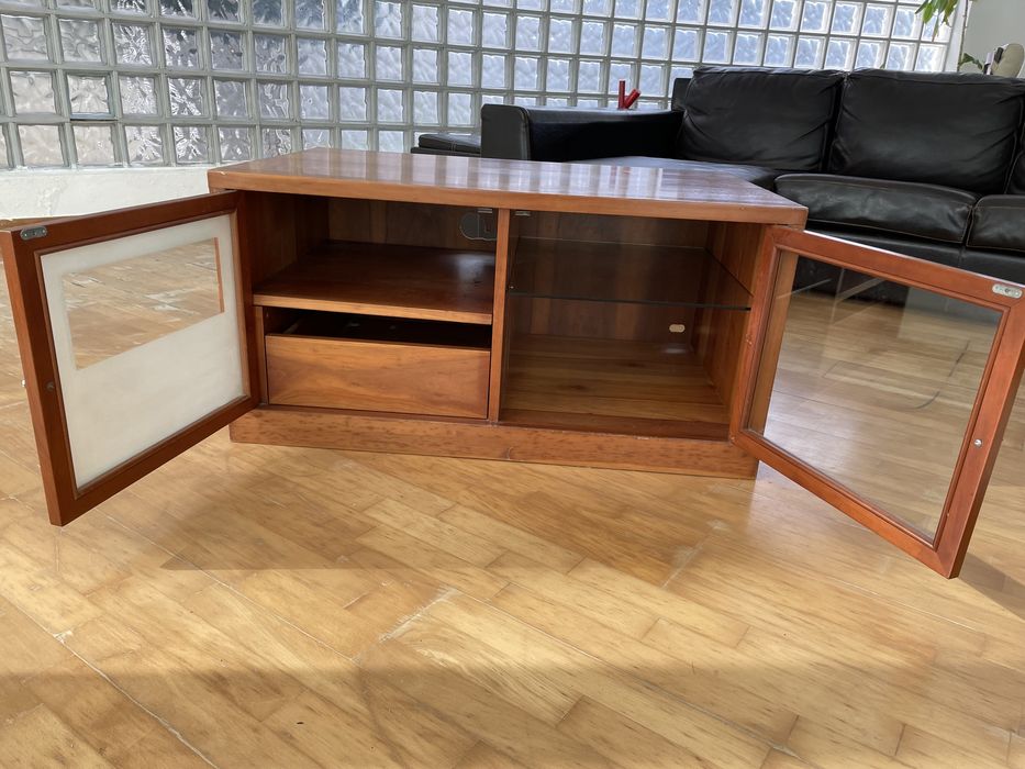 Móvel de TV madeira cerejeira maciça