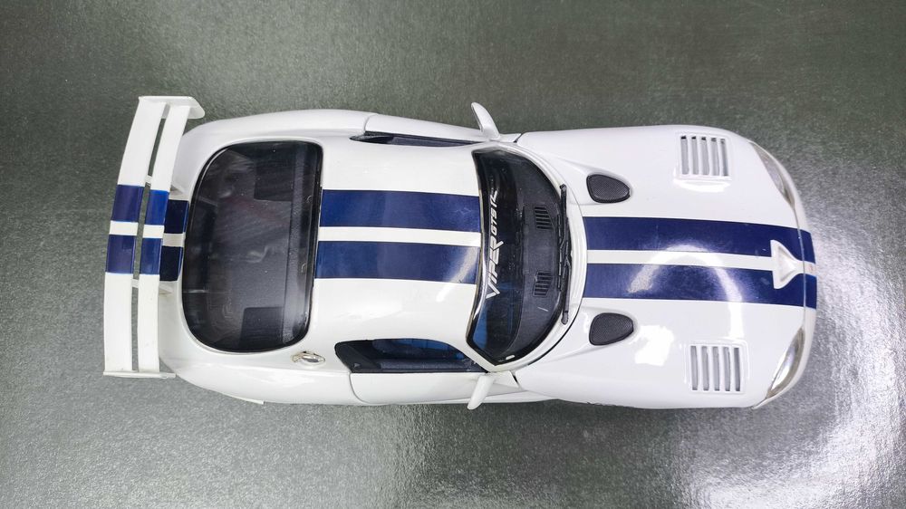 Модель 1.18 Dodge Viper GTS GT2, Maisto