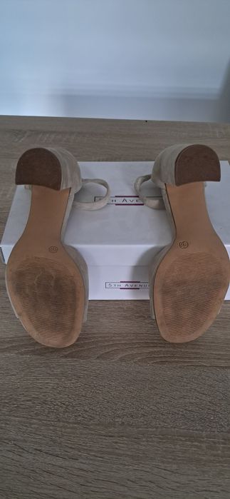 Buty r.38 skóra naturalna beżowe. Raz założone.