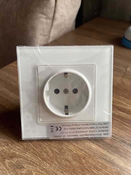 Дизайнерські: розетка, вимикач з usb квадратні