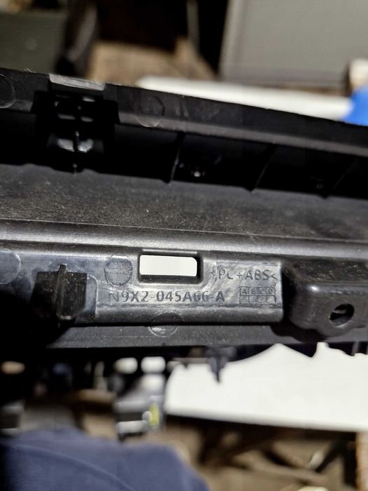 Panel środkowy RangeRover Sport czarny połysk N9X2-045A66-A