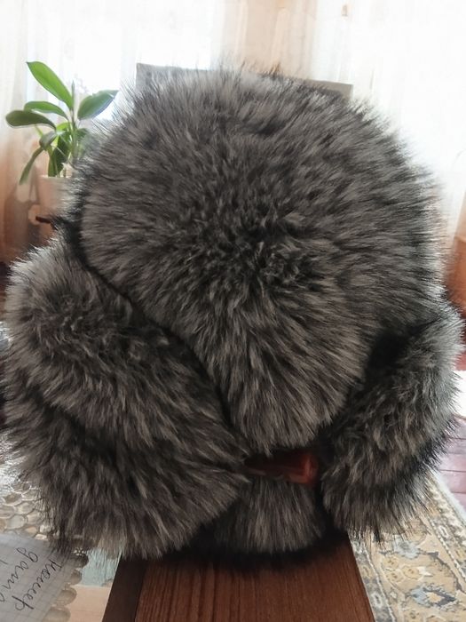 Шикарна жіноча шапка